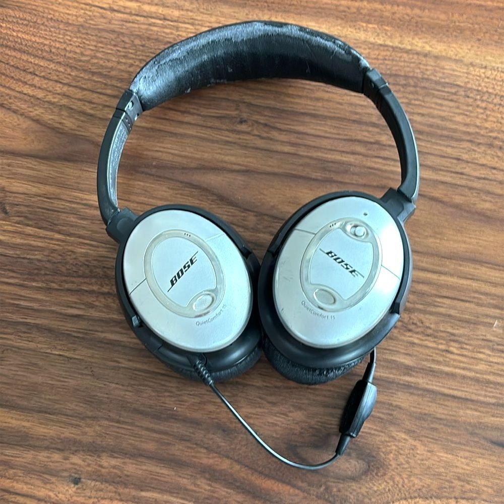 BOSE QuietComfort 15 NOISE CANCELLING HEADPHONES Wired with Microphone